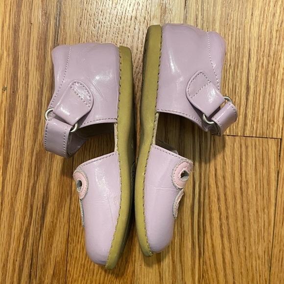 Livie & Luca Petal Mary Janes Size 8 (toddler). - Picture 2 of 5